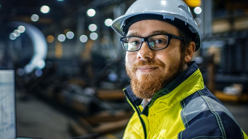 man-met-een-helm