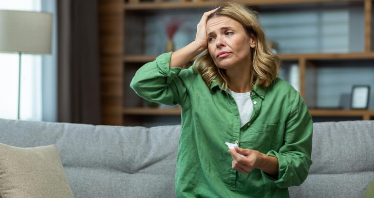 Vrouw die zich niet lekker voelt